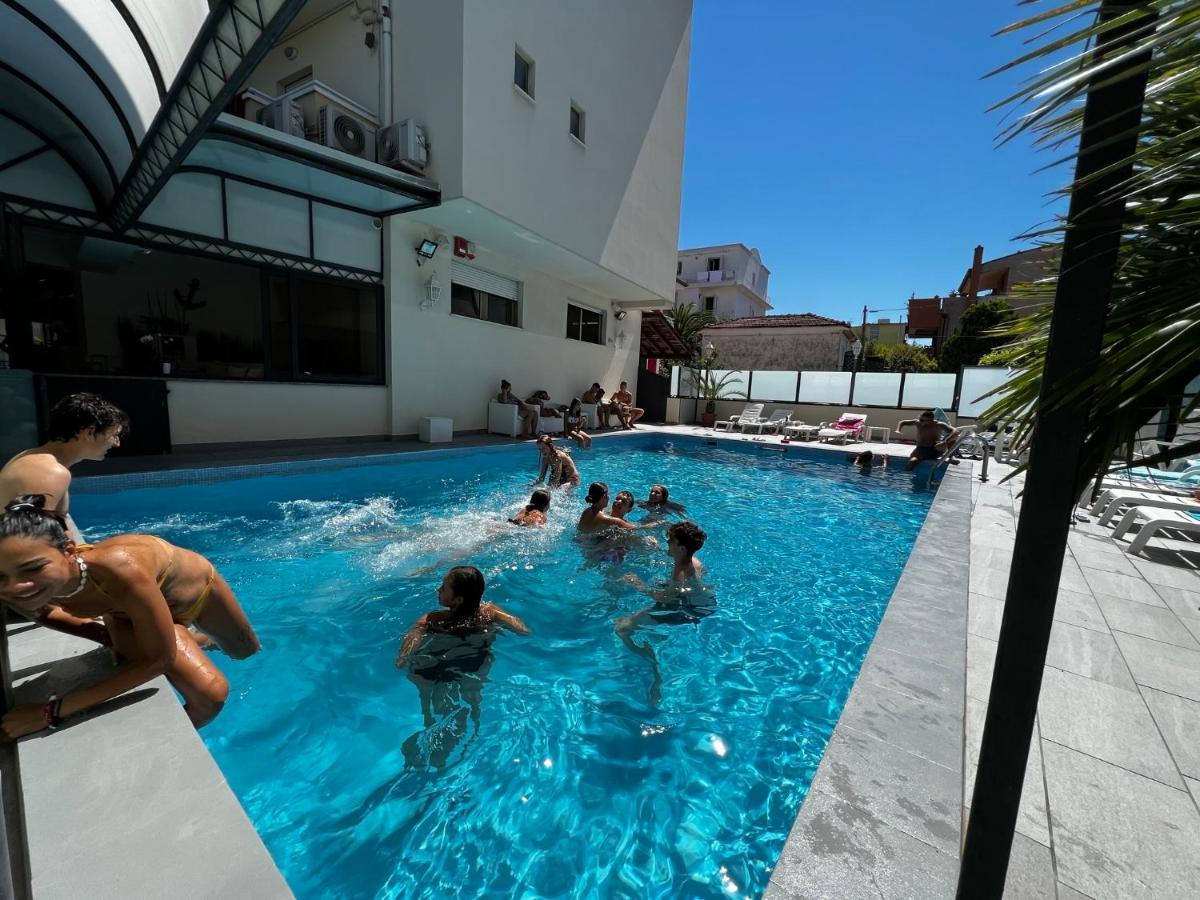 Hotel Ardea Riccione Exterior foto
